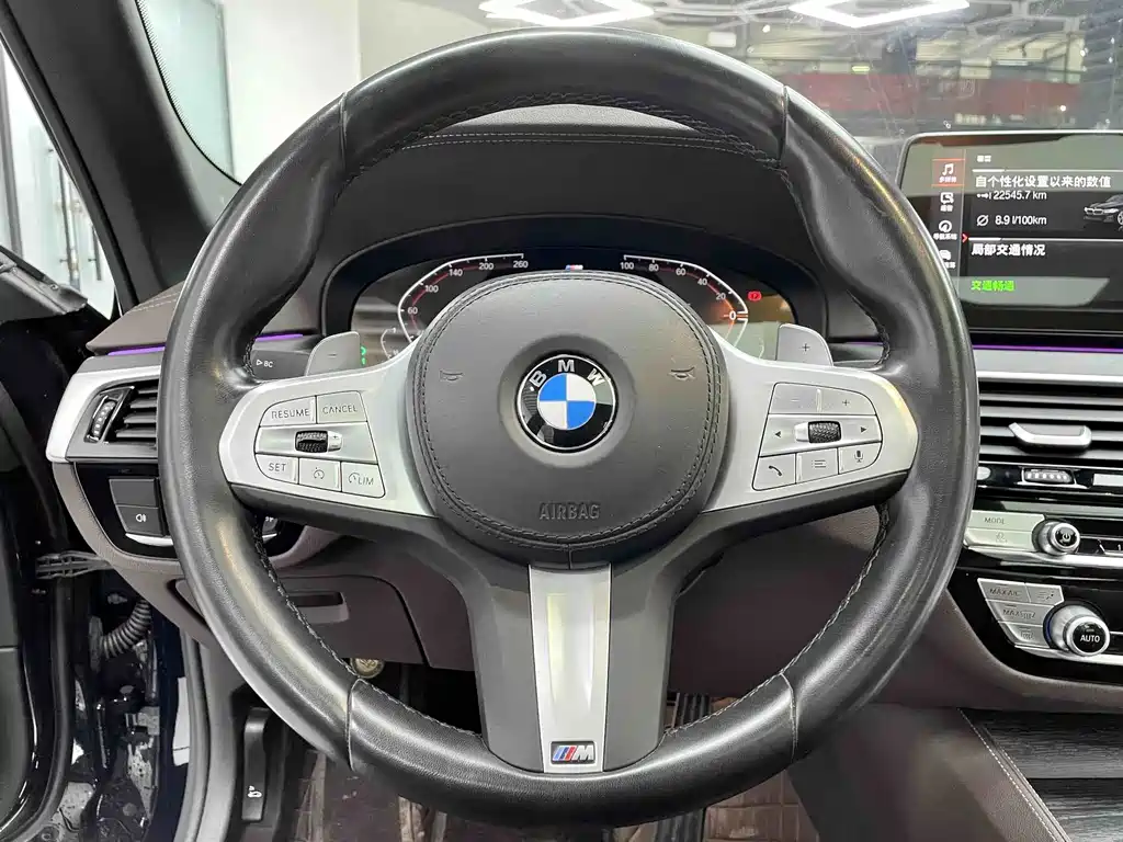 BMW 5 Series — миниатюра 13