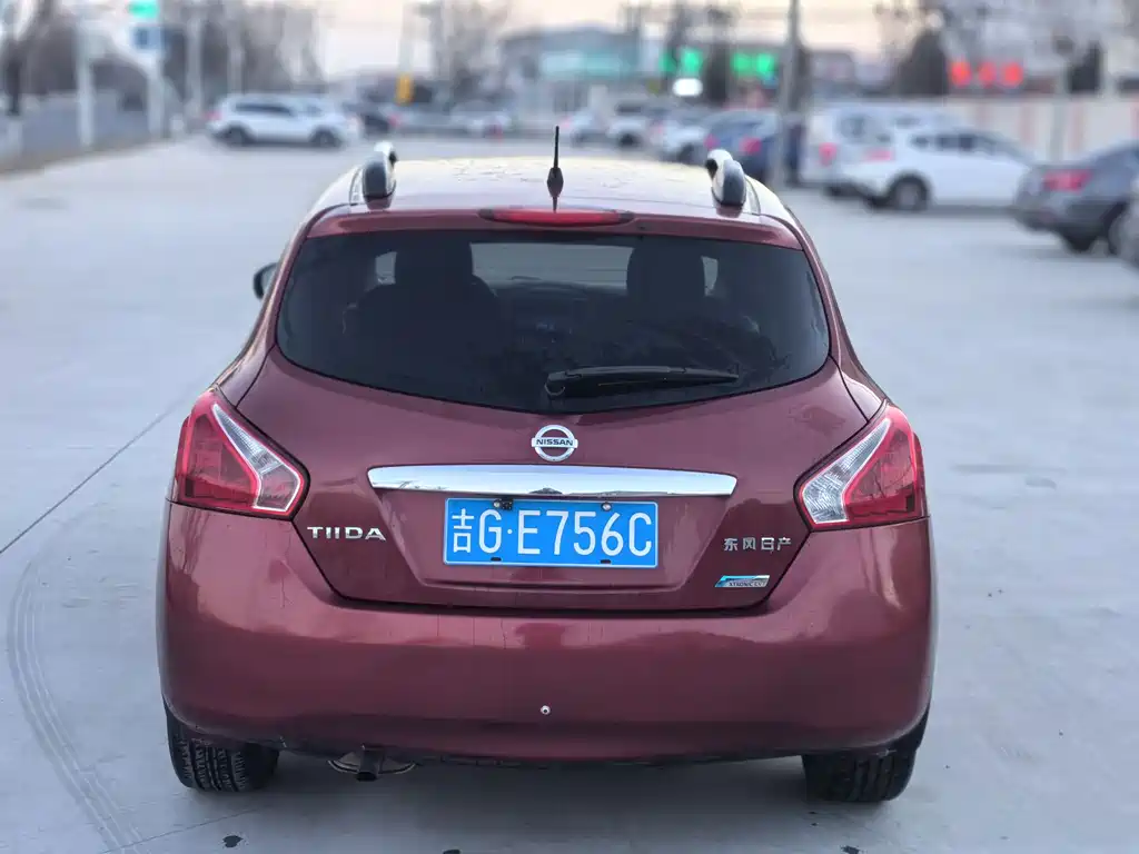 Nissan Tiida 2011 1.6L CVT Comfort