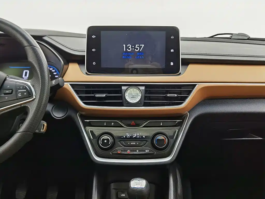 Wuling Hongguang S3 — миниатюра 12