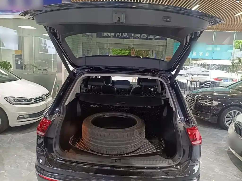 Volkswagen Tiguan L — миниатюра 19