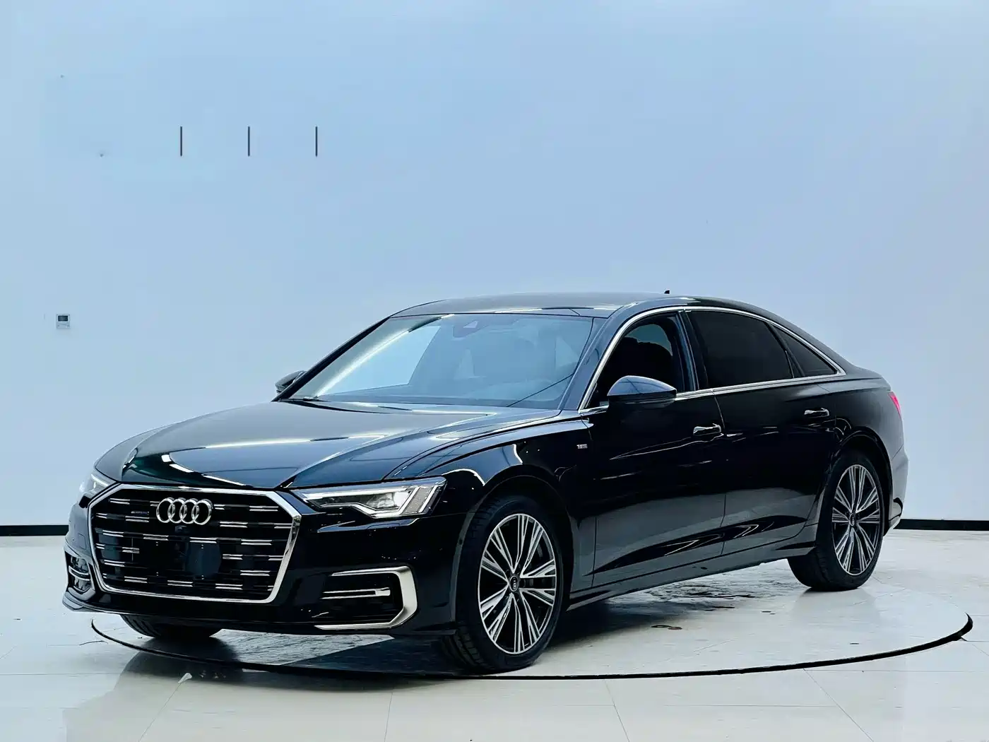奥迪A6L 2023款 改款 45 TFSI 臻选动感型 2023