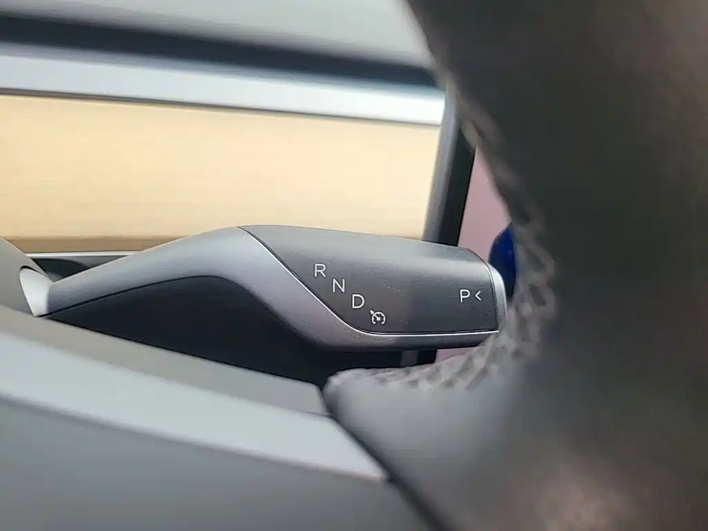 Tesla Model Y — миниатюра 14