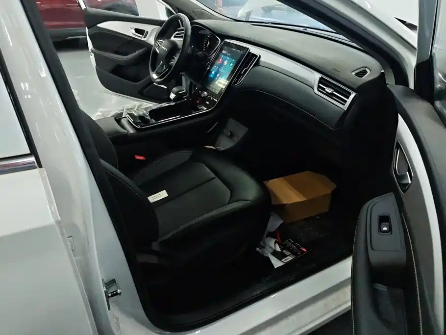Roewe i6 MAX New Energy — миниатюра 8