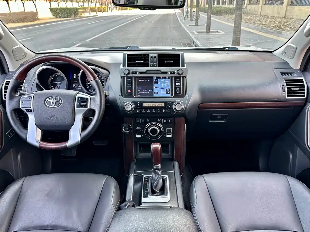 Toyota Land Cruiser Prado 2016 3.5L AT VX NAVI