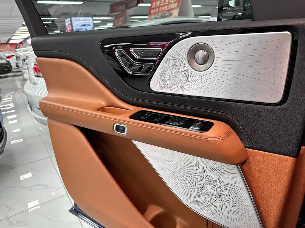 Lincoln Aviator — миниатюра 20