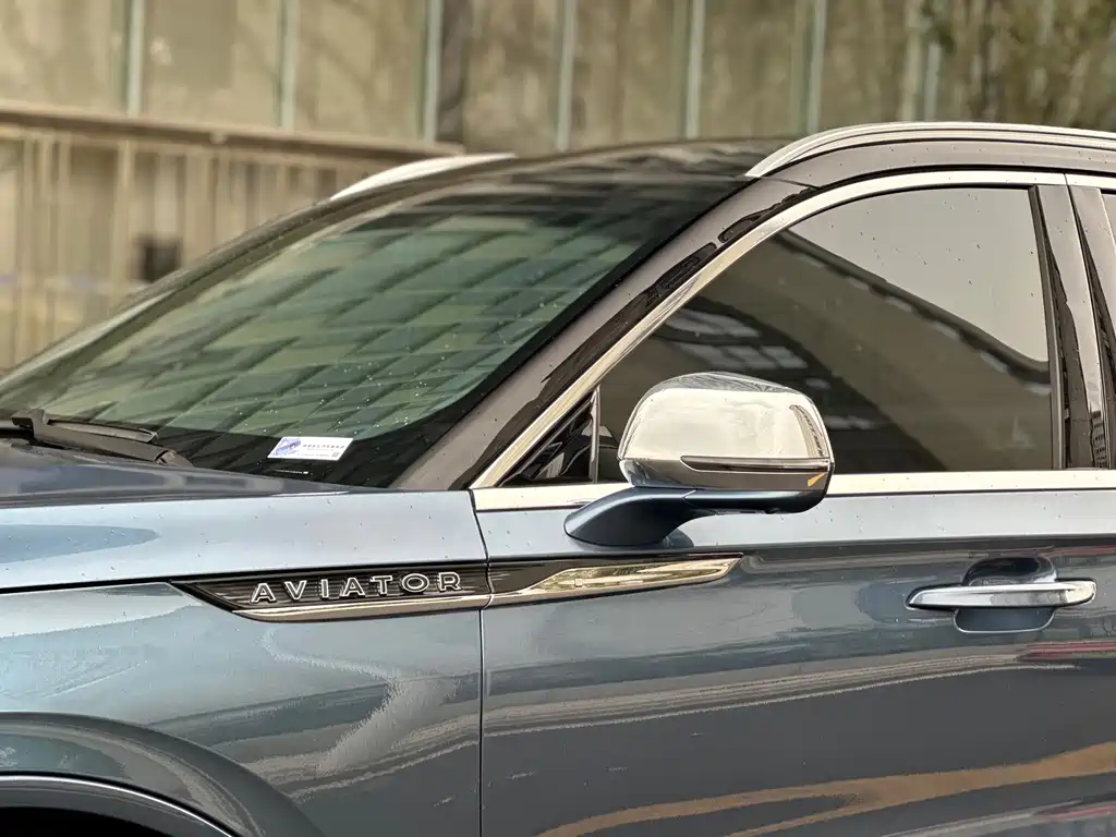 Lincoln Aviator — миниатюра 21