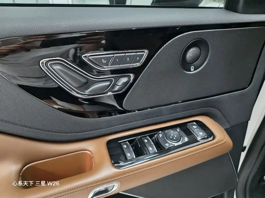 Lincoln Aviator — миниатюра 4