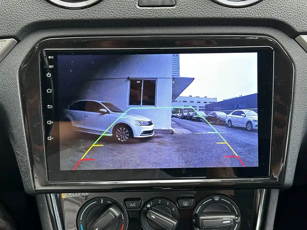 Volkswagen Jetta — миниатюра 10