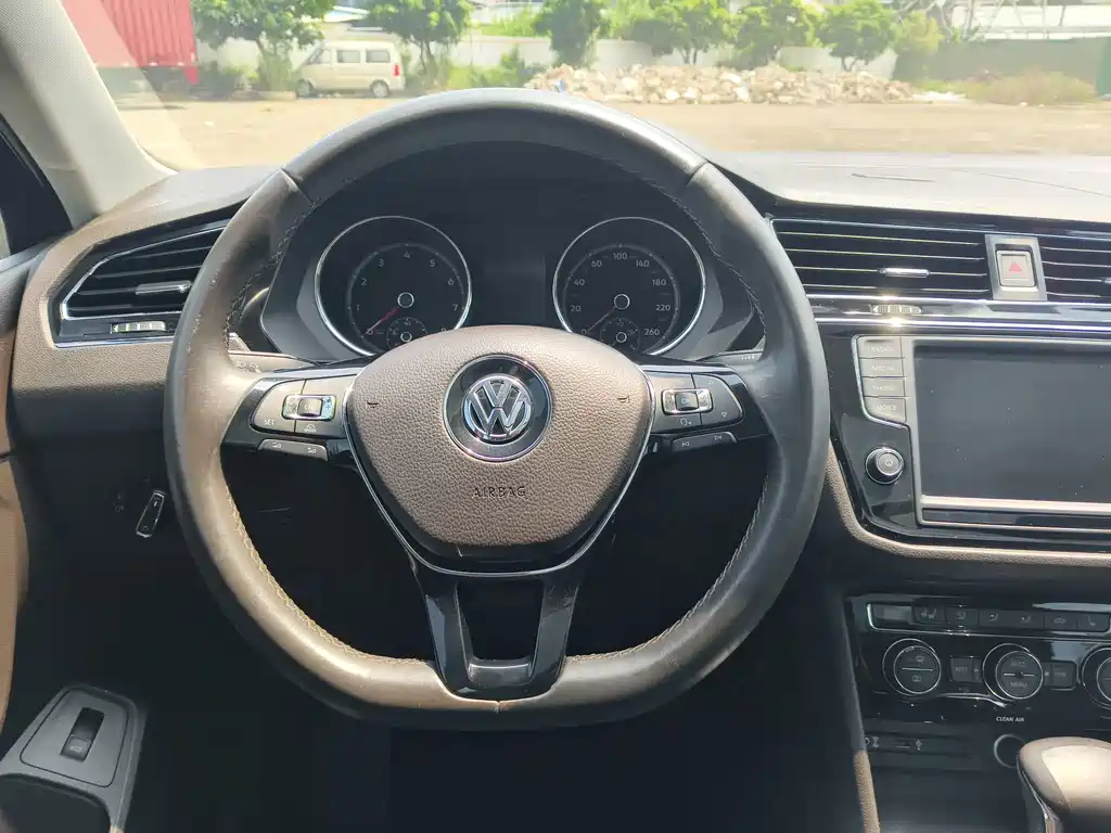 Volkswagen Tiguan L — миниатюра 15