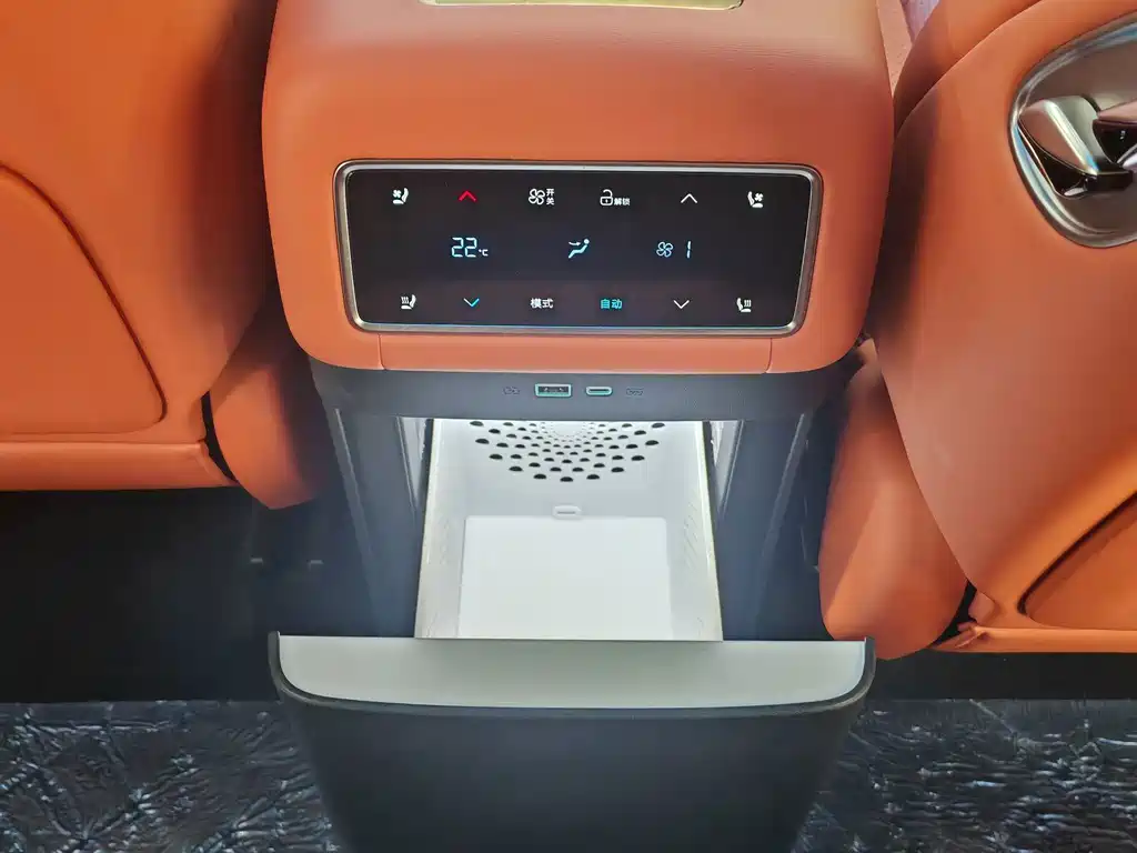 BYD Tang L — миниатюра 17