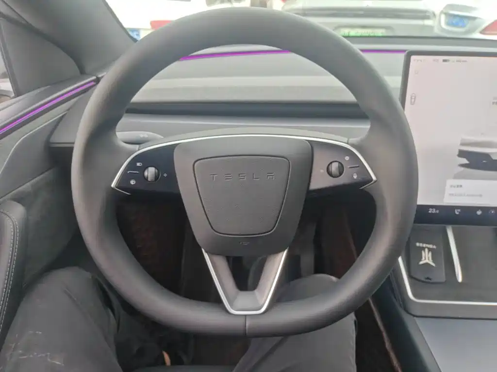 Tesla Model Y L — миниатюра 11