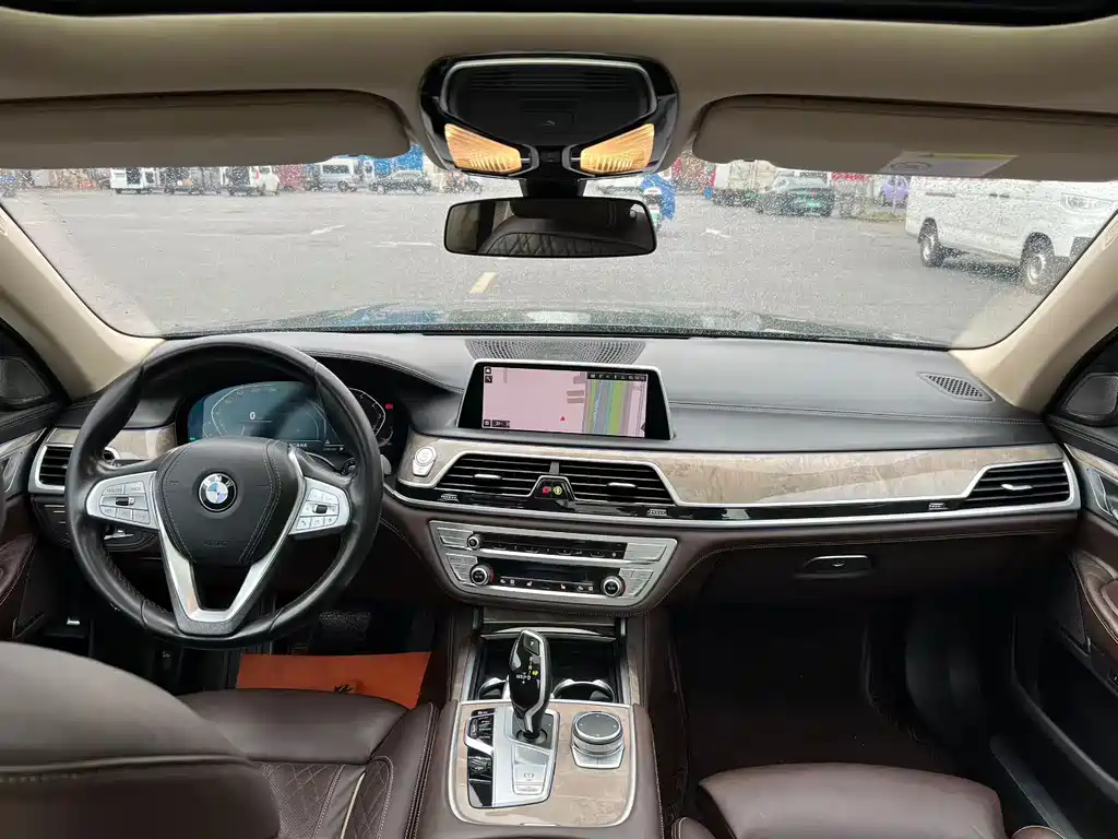 BMW 7 Series — миниатюра 6