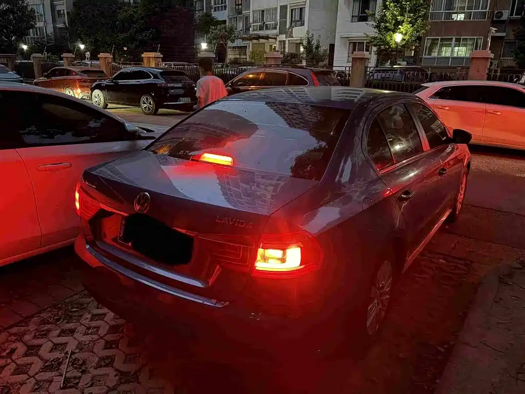 Volkswagen Lavida — миниатюра 2
