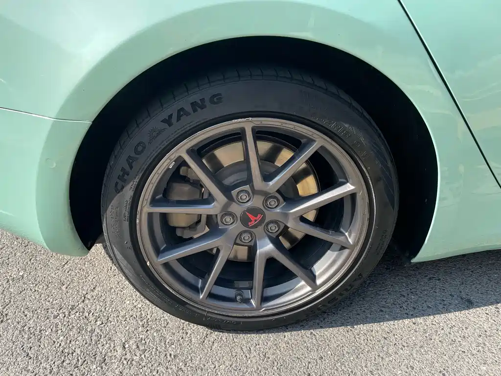 Tesla Model 3 — миниатюра 8