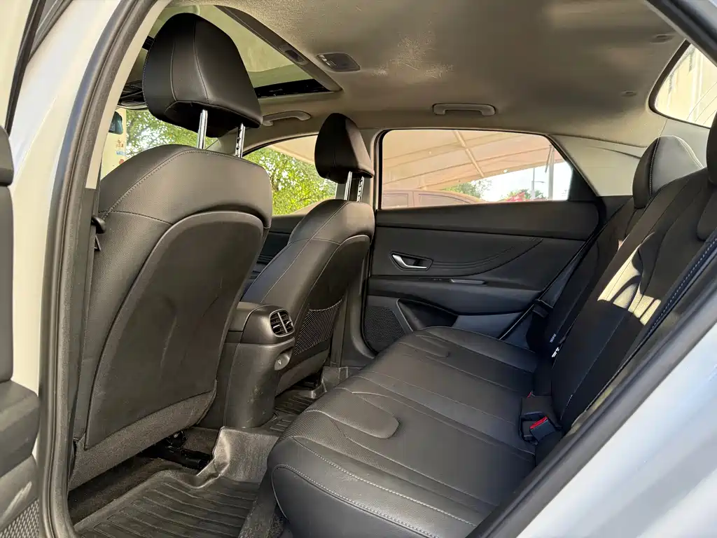 Hyundai Elantra — миниатюра 10
