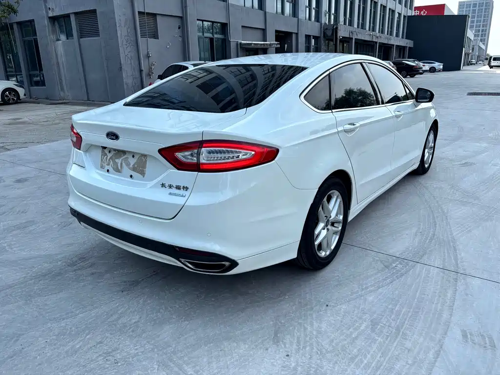 Ford Mondeo — миниатюра 6