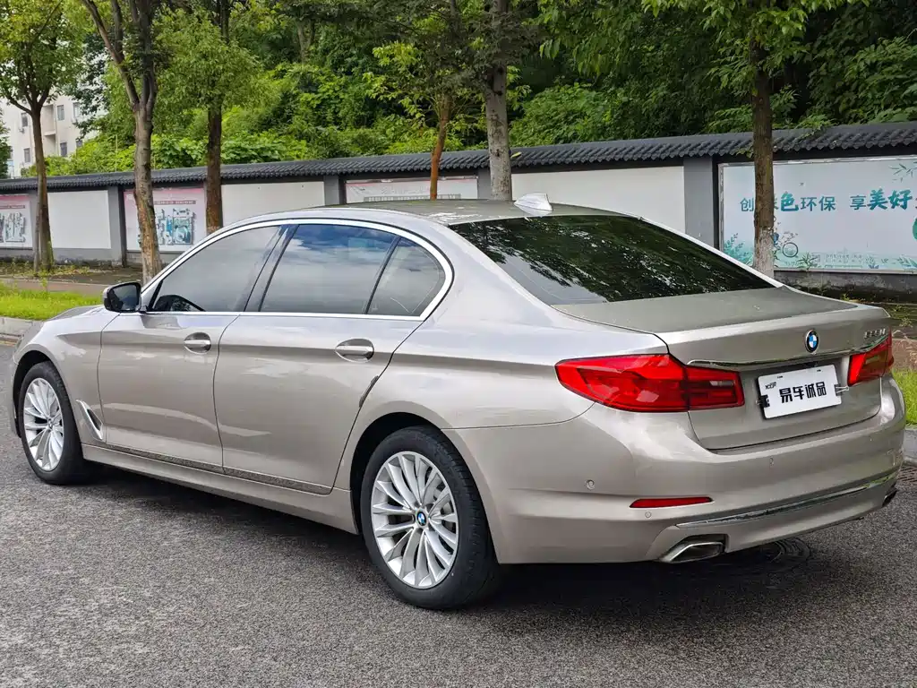 BMW 5 Series — миниатюра 7