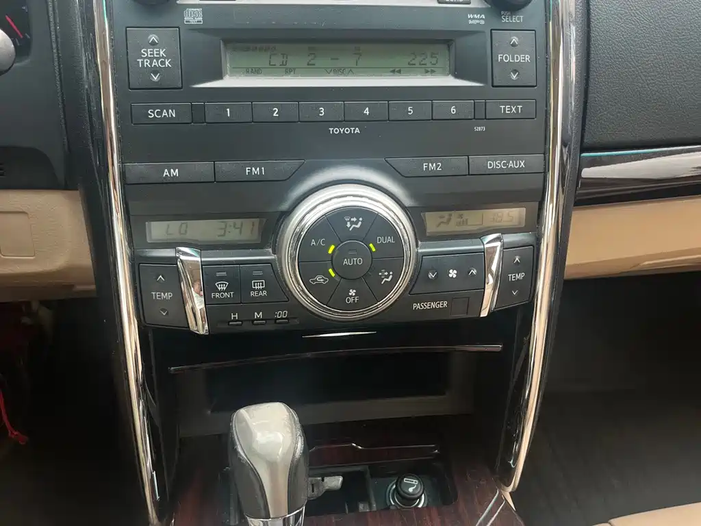 Toyota Reiz — миниатюра 11