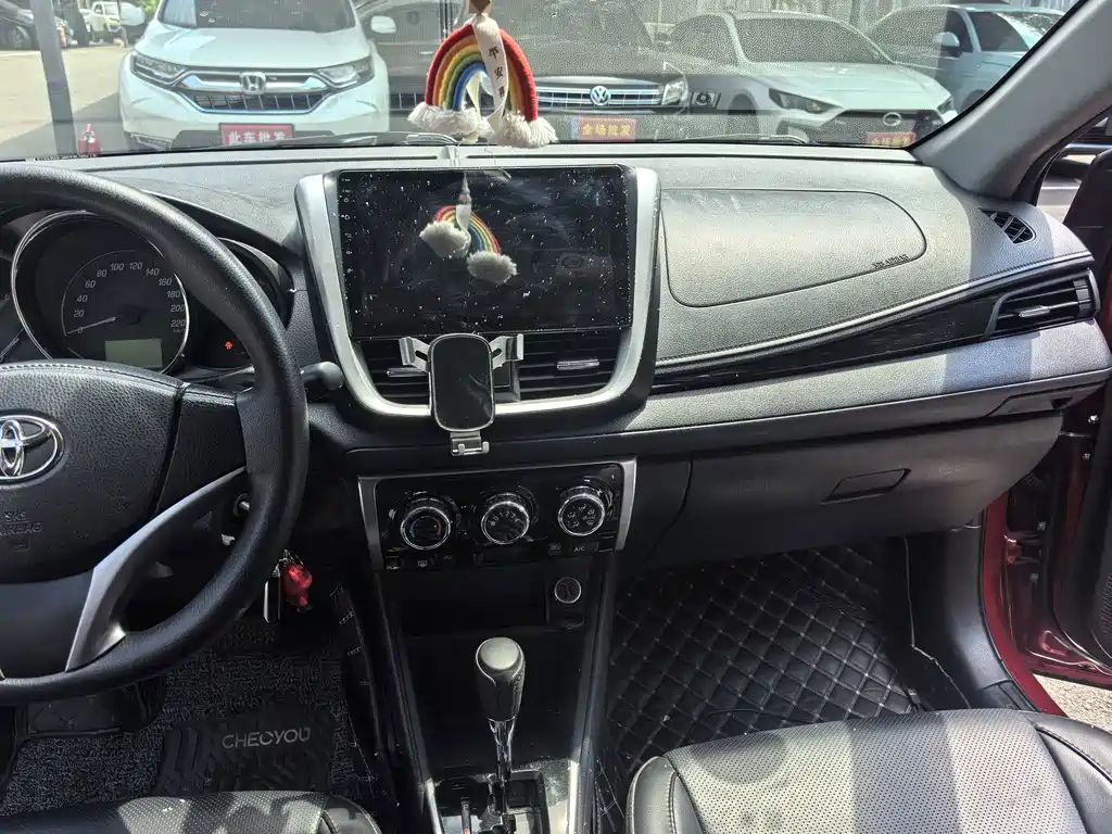 Toyota Yaris L — миниатюра 10