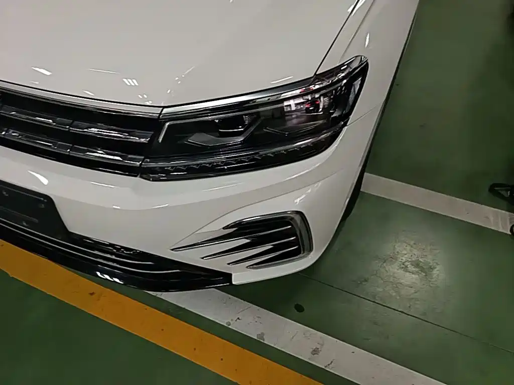 Volkswagen Tiguan L PHEV — миниатюра 24