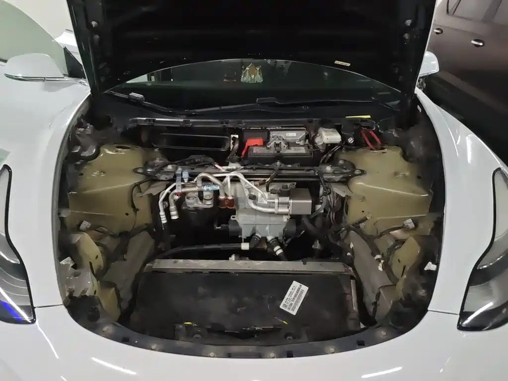 Tesla Model 3 — миниатюра 21