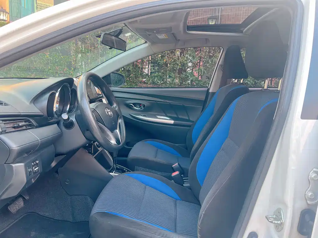 Toyota Yaris L — миниатюра 7