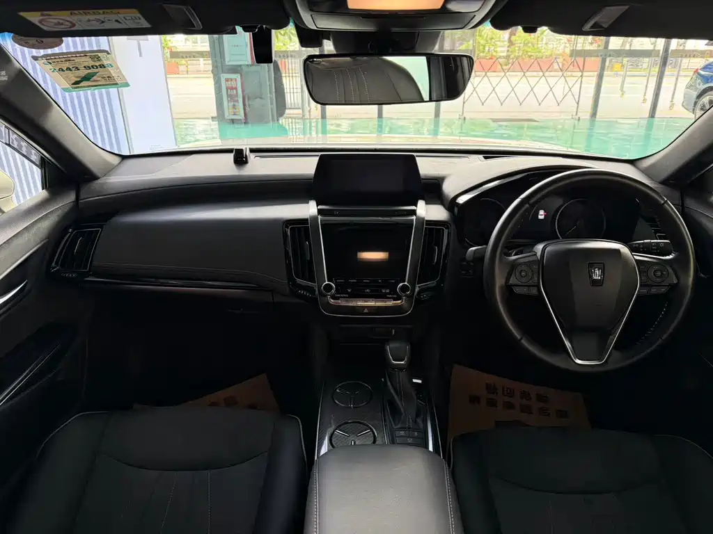 Toyota Crown (Import) — миниатюра 9