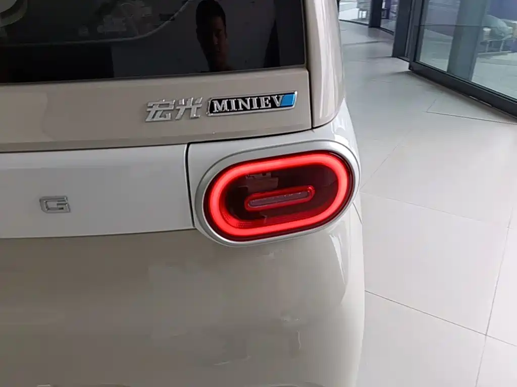 Wuling MINIEV — миниатюра 8