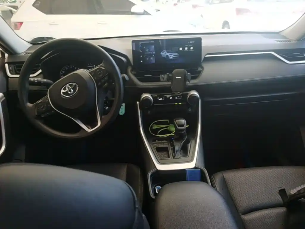 Toyota RAV4 — миниатюра 14
