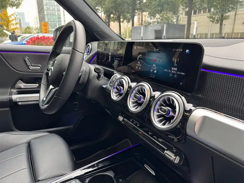 MERCEDES-BENZ GLB