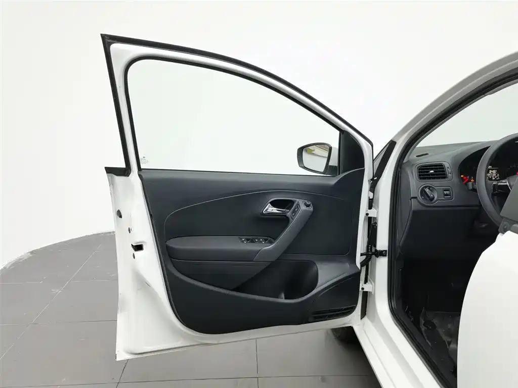 Volkswagen Polo 2018 1.5L MT