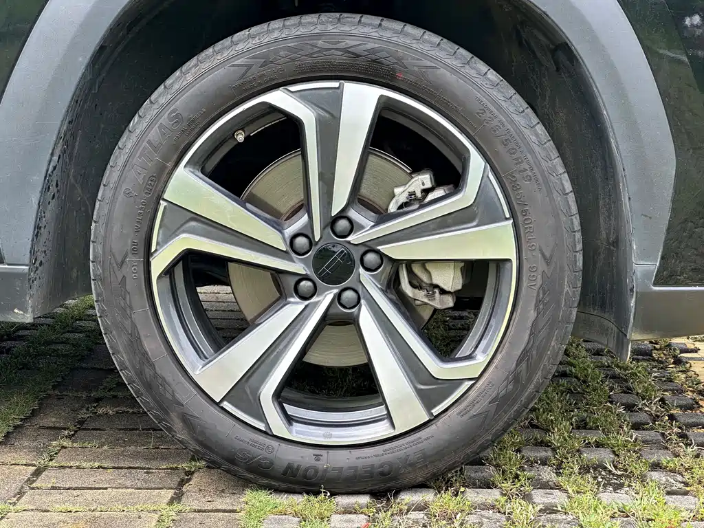 Geely Boyue L — миниатюра 23