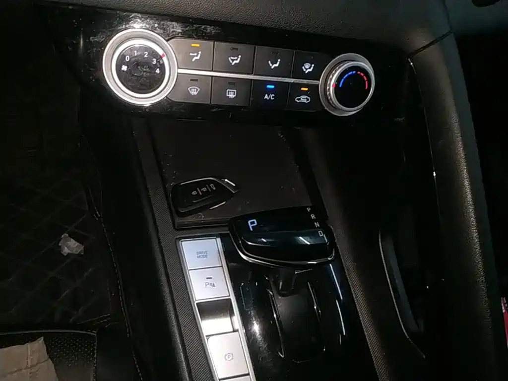 Hyundai Elantra — миниатюра 14
