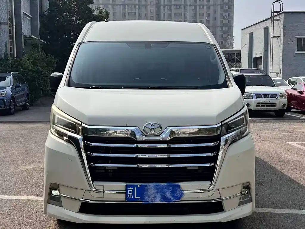 Toyota HiAce 2024 3.5L AT