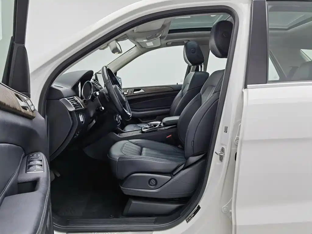 Mercedes-Benz GLE (Import) — миниатюра 10