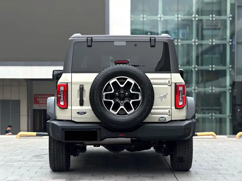 Ford Bronco — миниатюра 9