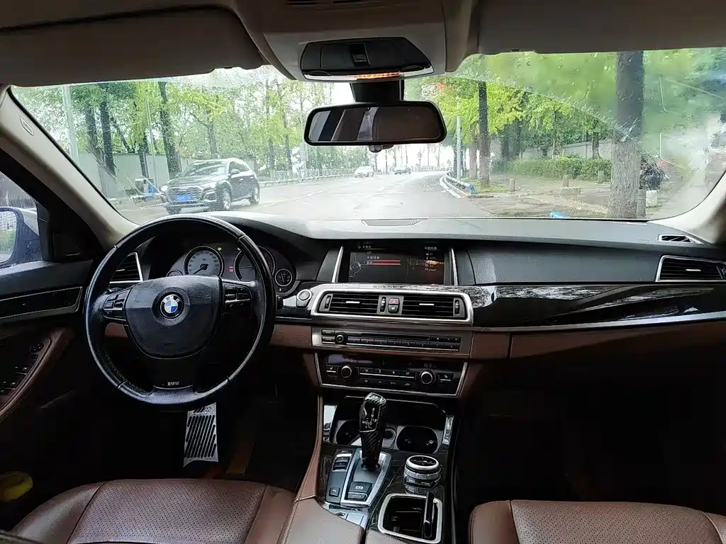 BMW 5 Series — миниатюра 5