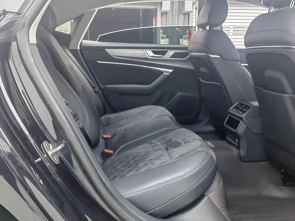 Audi A7L — миниатюра 13
