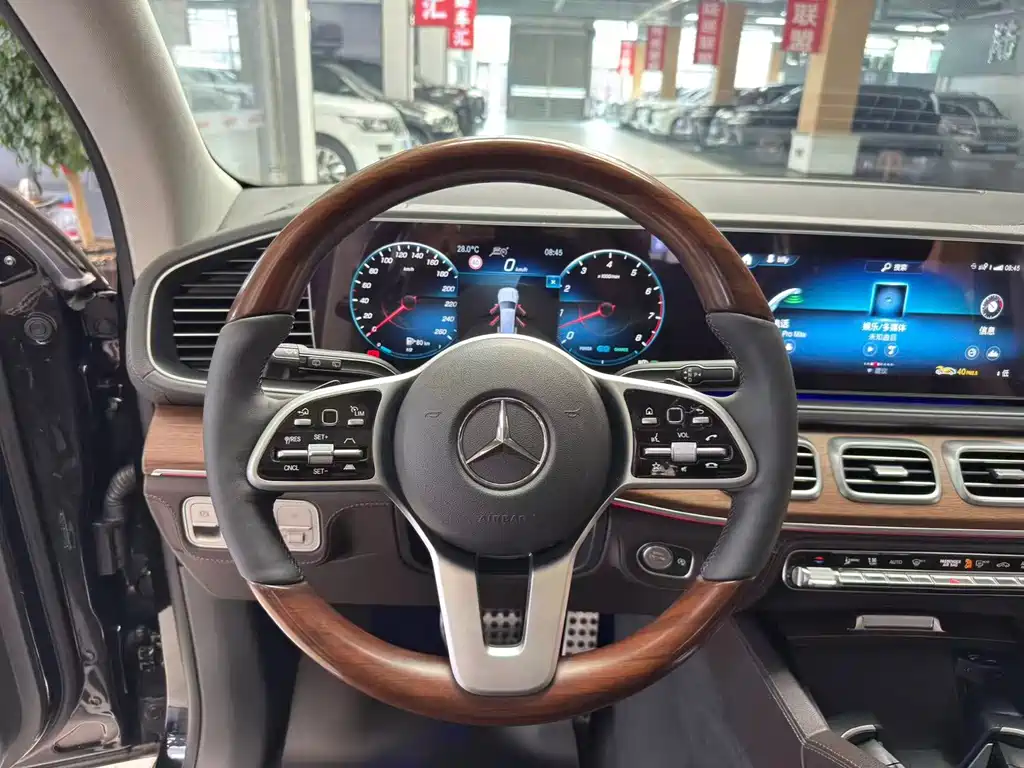 Mercedes-Benz GLS — миниатюра 8