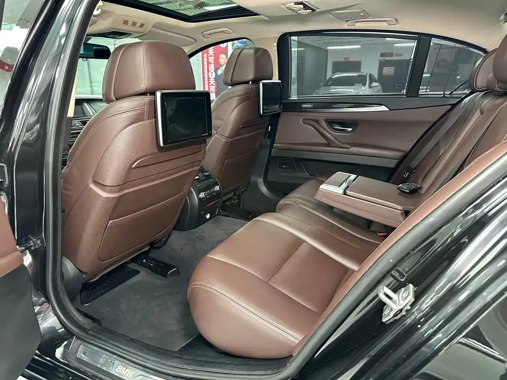 BMW 5 Series — миниатюра 24