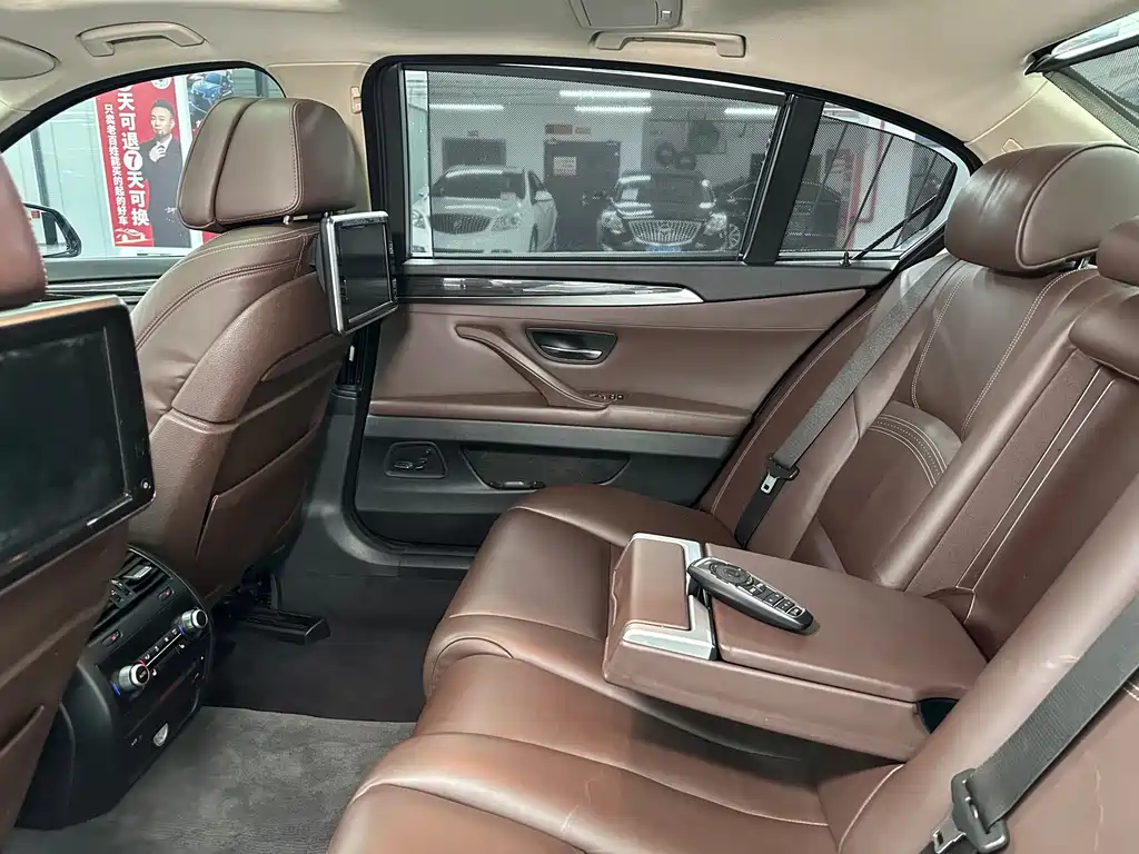 BMW 5 Series — миниатюра 26