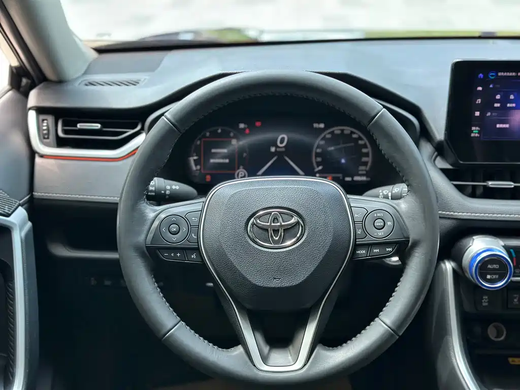 Toyota RAV4 — миниатюра 13