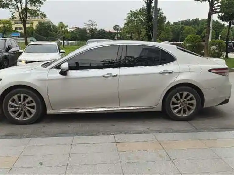 Toyota Camry — миниатюра 3