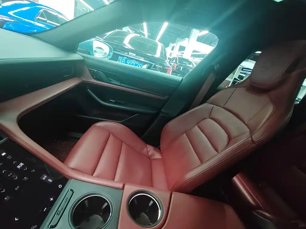 Porsche Taycan — миниатюра 8