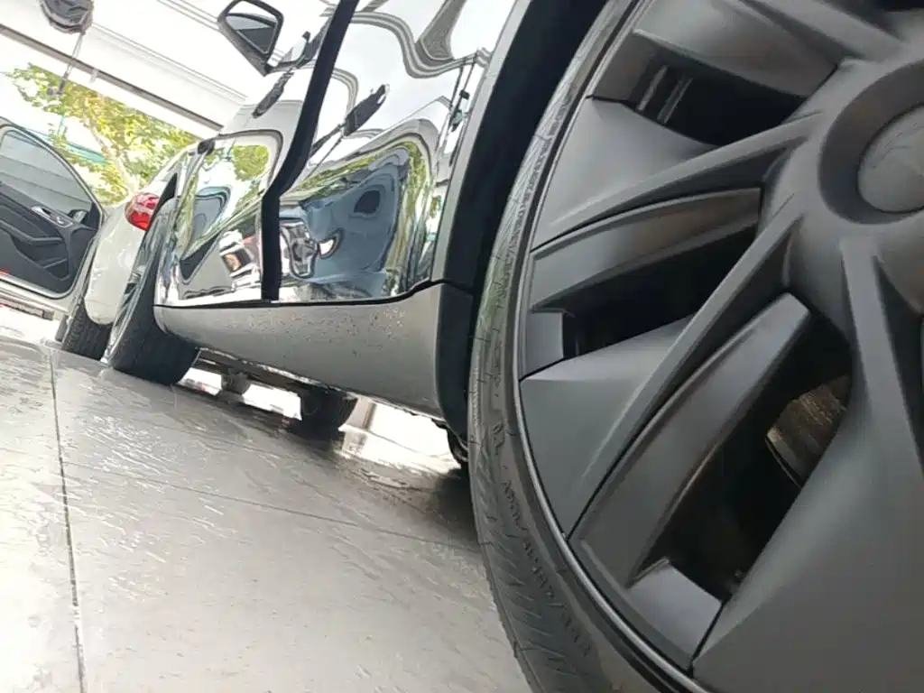 Tesla Model Y — миниатюра 22