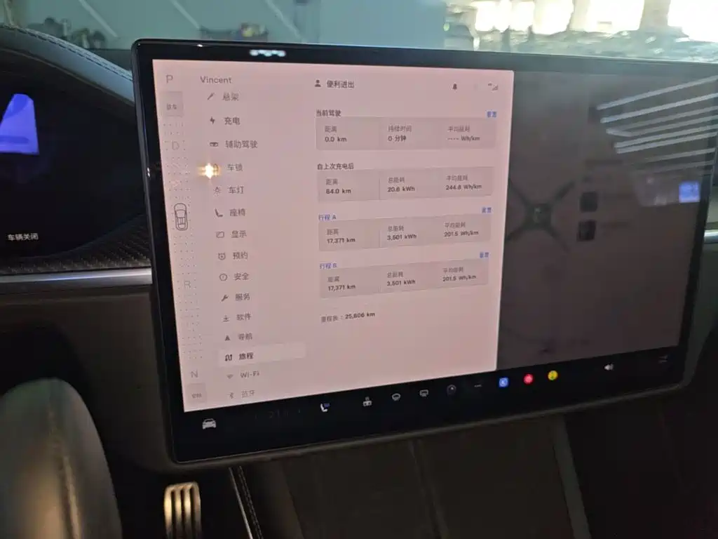 Tesla Model X — миниатюра 12