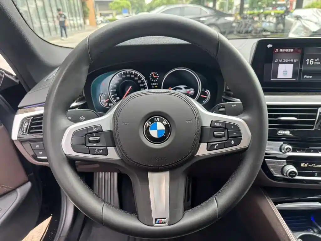BMW 5 Series — миниатюра 15