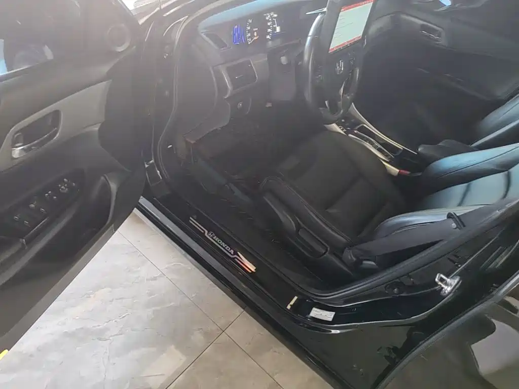 Honda Accord — миниатюра 16