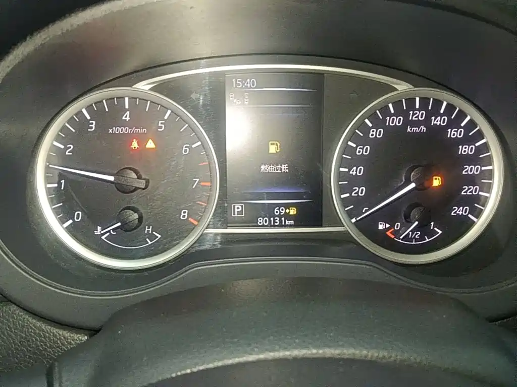 Nissan Tiida — миниатюра 12