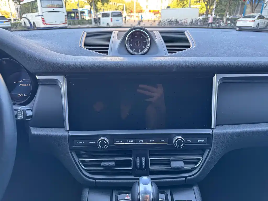Porsche Macan — миниатюра 8